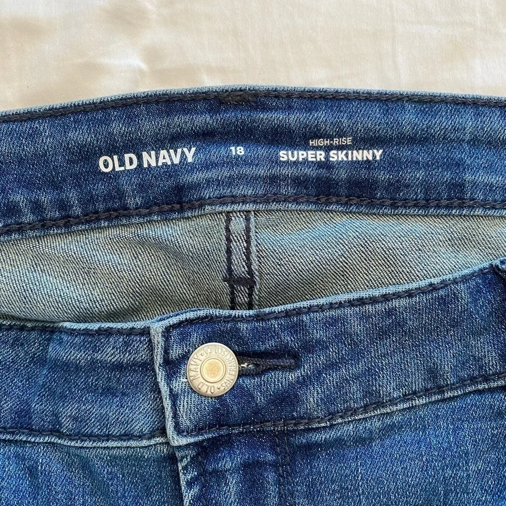 Old Navy Medium Rinse Super Skinny Blue Jean Size 18